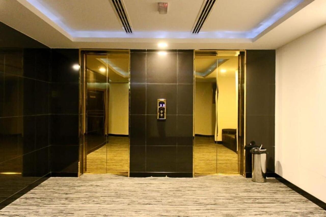 Parkside Plaza Muscat Hotel Exterior photo